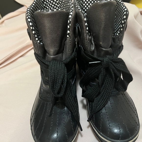 Sorrel Waterproof Rain Boots with Pockadot lining - Picture 4 of 4